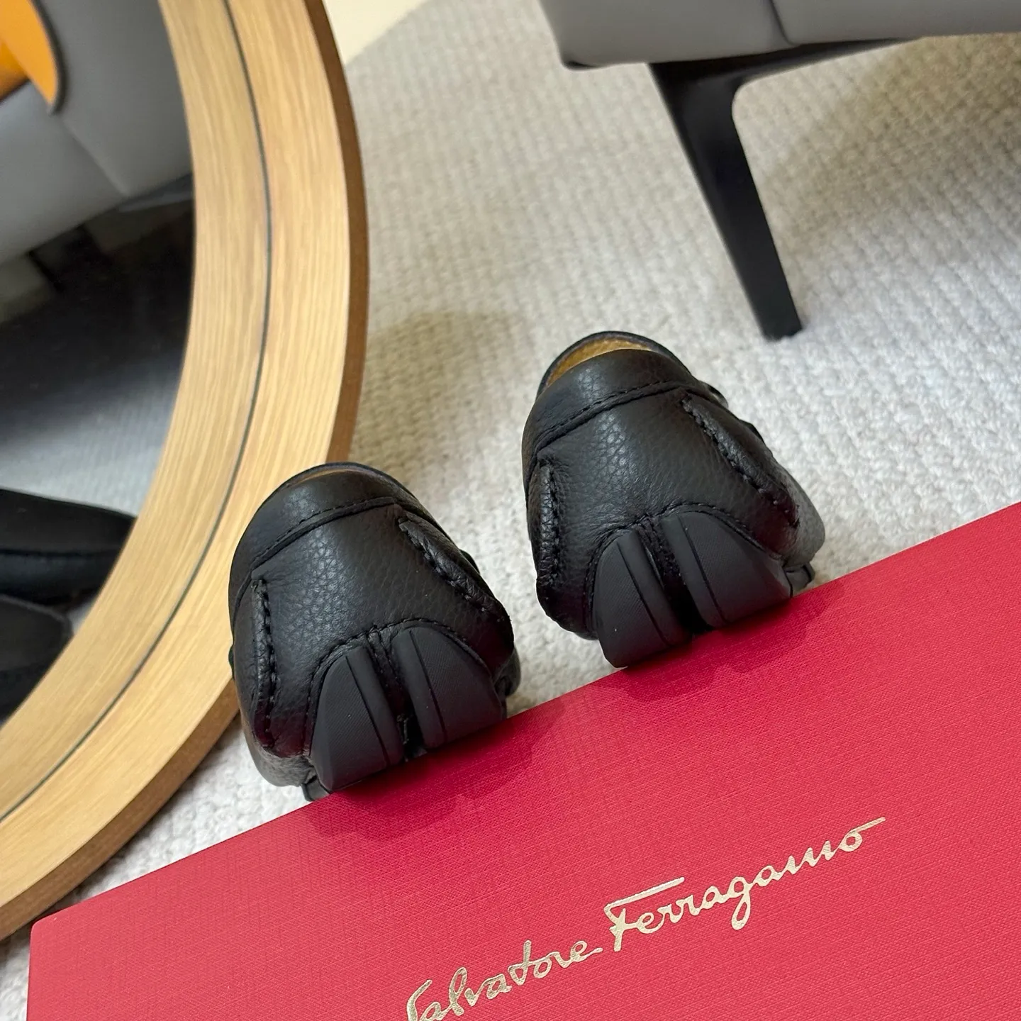 Men's men's shoes 💰420 (Yangli) Ferragamo 〰Ferragamo 2⃣️0⃣️2⃣️5️⃣ New series 👊🏻 Upper 🇮🇹 Italian imported calfskin, original outsole molding. Water-dyed sheepskin lining. The identity of every successful man is set off, and the upper and lower shoes are elegant and stable🚶🏻🚶🏻The high-end custom counter original replica is an eternal classic🔍️Number of codes: 38-46 with counter packaging